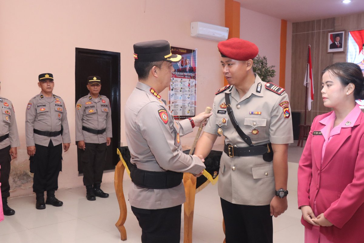 Utarapost1's tweet photo. AKP Abisatya Jabat Kasat Resnarkoba Polresta Mataram, Kapolresta Minta Segera Adaptasi

Baca selengkapnya di link dibawah ini:
https://t.co/4BbCNo1HZW https://t.co/FA1NpMWU9s
