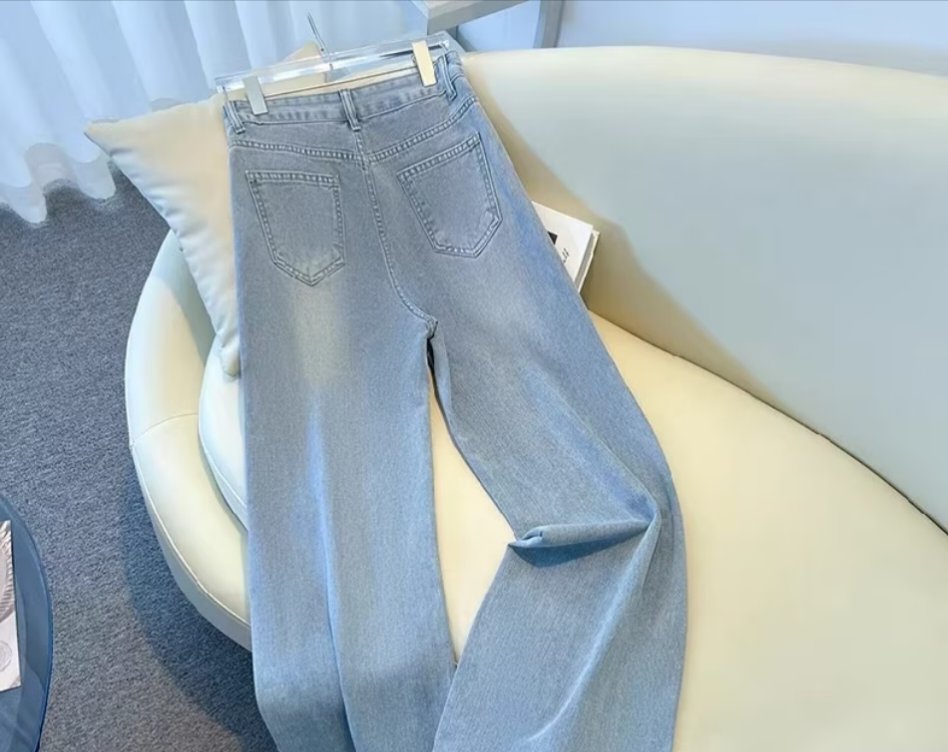 ysmlasri's tweet photo. AKHIRNYA NEMU JEANS YANG NGGAK NGEBOSANIN🥺

Detail lace di samping nya bikin look yang simpel jadi auto mahal dan manis. Paling cakep buat ngampus, hangaout, atau cafe date. Highwaits bikin pinggang kelihatan ramping. https://t.co/6VMqQrnepS