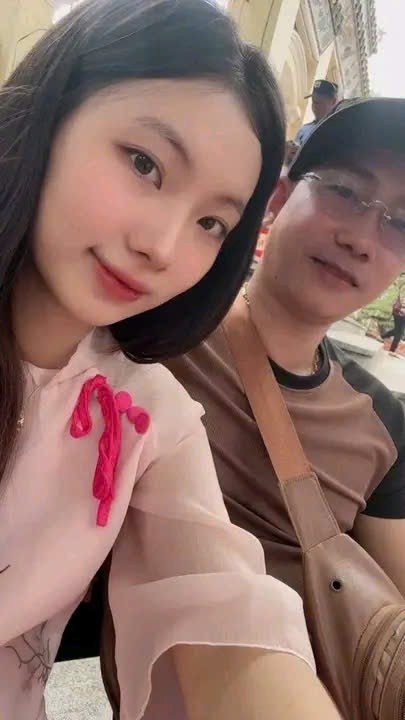 ynunglon444's tweet photo. Em đi chơi gọi ba bằng ck iu😚😚 https://t.co/jvIhpZNK1I