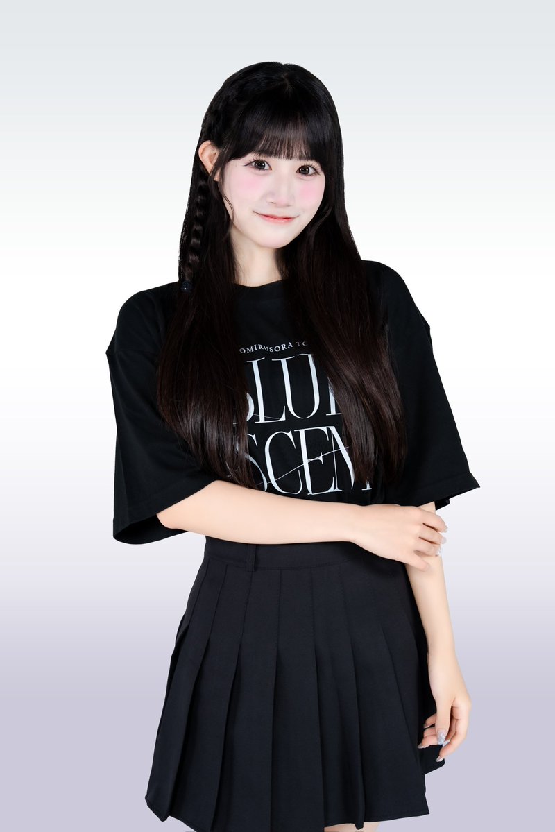 kimisora_JPN's tweet photo. ＼生誕祭開催決定💛💛／  

『黒氏萌楓生誕祭2026(17さい)君に届けるきいろの魔法』
開催決定🎂💛🪄

日程：2026年10月14日（水）
時間：op18:30 / st 19:00
会場：SHIBUYA VIDENT

【チケット🎫】
https://t.co/QcLeAy39eP

■Sチケット 13,000円
※Sチケットは優先エリアにご案内いたします。
※その他特典後日発表

■Aチケット 3,000円
■女性・学生チケット 1,000円

＋1ドリンク別

【販売スケジュール🗓️】
■Sチケット（抽選販売）
9/29(火)20:00～ 10/5(月)23:59

■Aチケット・女性・学生チケット(先着販売)
10/7(水)20:00〜

【当日スケジュール🗓️】
前物販(販売/黒氏のみ特典会を実施) 
17:00〜18:20
※終了後、一度お客様には退場いただきます。
 
開場 18:30
開演19:00～
終演後特典会～21:30まで
 
入場順
Sチケット→Aチケット→女性・学生
（整理番号順）

※スケジュールは前後する可能性がございます

【プレゼント・手紙について】
当日、会場内にてプレゼントBOXをご用意しております。
お客様のお名前、渡したいメンバーの名前を記入の上プレゼントBOXに投函ください。
メンバーへ直接お渡しすることはできませんのでご了承ください。
お預かりしたプレゼント・お手紙はスタッフが内容を確認した後、メンバーへお渡しいたします。

【祝花について】
個人からのお花の受付はできかねます。
有志のグループにてスタンドフラワーを送りたい等のご相談は、代表様から下記までご相談ください。
kimisora.info@gmail.com

【注意事項】
※不正な申し込み、譲渡があった場合は無効とさせていただきます。その際、払い戻しは行いません。
※前方エリアにて鞄や荷物にて場所取り、手を広げて別のお客様のスペースを確保する行為は禁止です。そのような行為見かけ次第、退場していただく可能性がございます。
※他のお客様に迷惑になる行為、スタッフから注意された際に従っていただけない場合は退場、今後一切の出入り禁止の処置を取らせて頂く可能性もございます。

#君そら #黒氏萌楓 #黒氏萌楓生誕祭2026