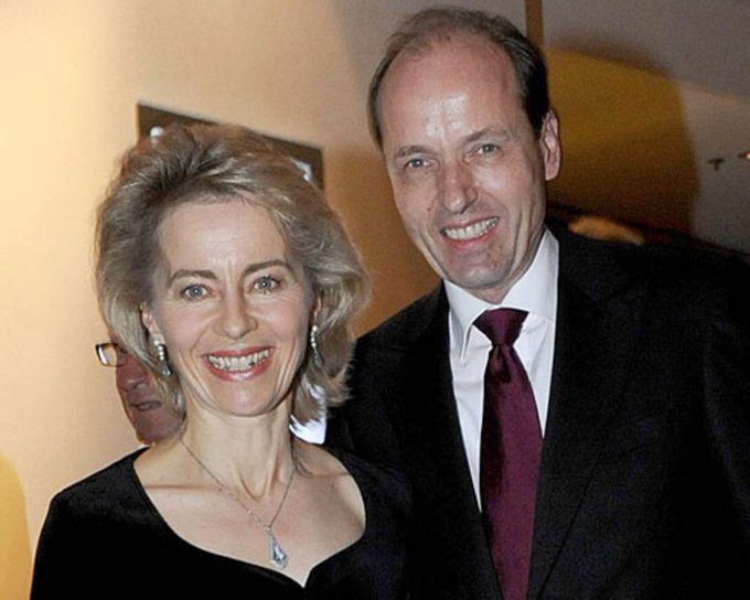 PoissonPoker's tweet photo. 🚨SCANDALE: LE MARI DE VON DER LAYEN BLANCHIT ! 
La Commission européenne blanchit le mari de Von Der Leyen qui a touché 320 millions de l’UE via son laboratoire de biotechnologie américain 🇺🇲
Mais à part ça il n'y a aucun conflit d'intérêt 🤫

L'#UE c'est la corruption !
#Frexit https://t.co/9sc0D1UqVs