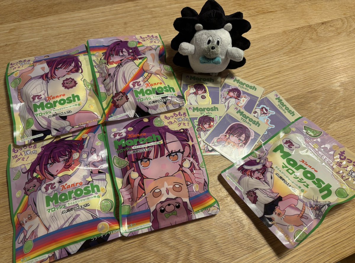 Hideyuki1214's tweet photo. マロッシュ1種類だけまだ揃ってなくて自分のお小遣いで買ってきてくれた小4息子ナイス😂👍
ステッカーも全部揃ったー🦔✌️
マロッシュを一言で表すと…
あったらあっただけいってまうやつー

#ずとマロッシュ #ztmy #ずとまよ https://t.co/zecl01V9dY