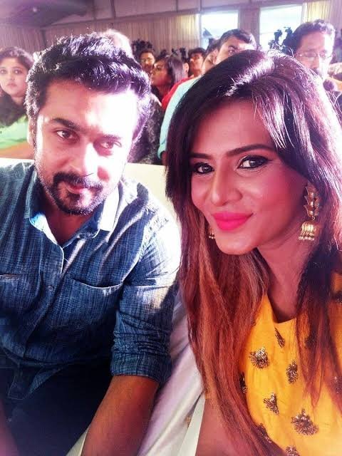 Vrsamy03's tweet photo. சொல்றது யாருனு பாத்தா...
மீரா மிதுனுக்கு heroine chance தாரேன்னு சொல்லி shot போட்டவனுக்கு support? 😭 https://t.co/A4kZ7Kc3z5