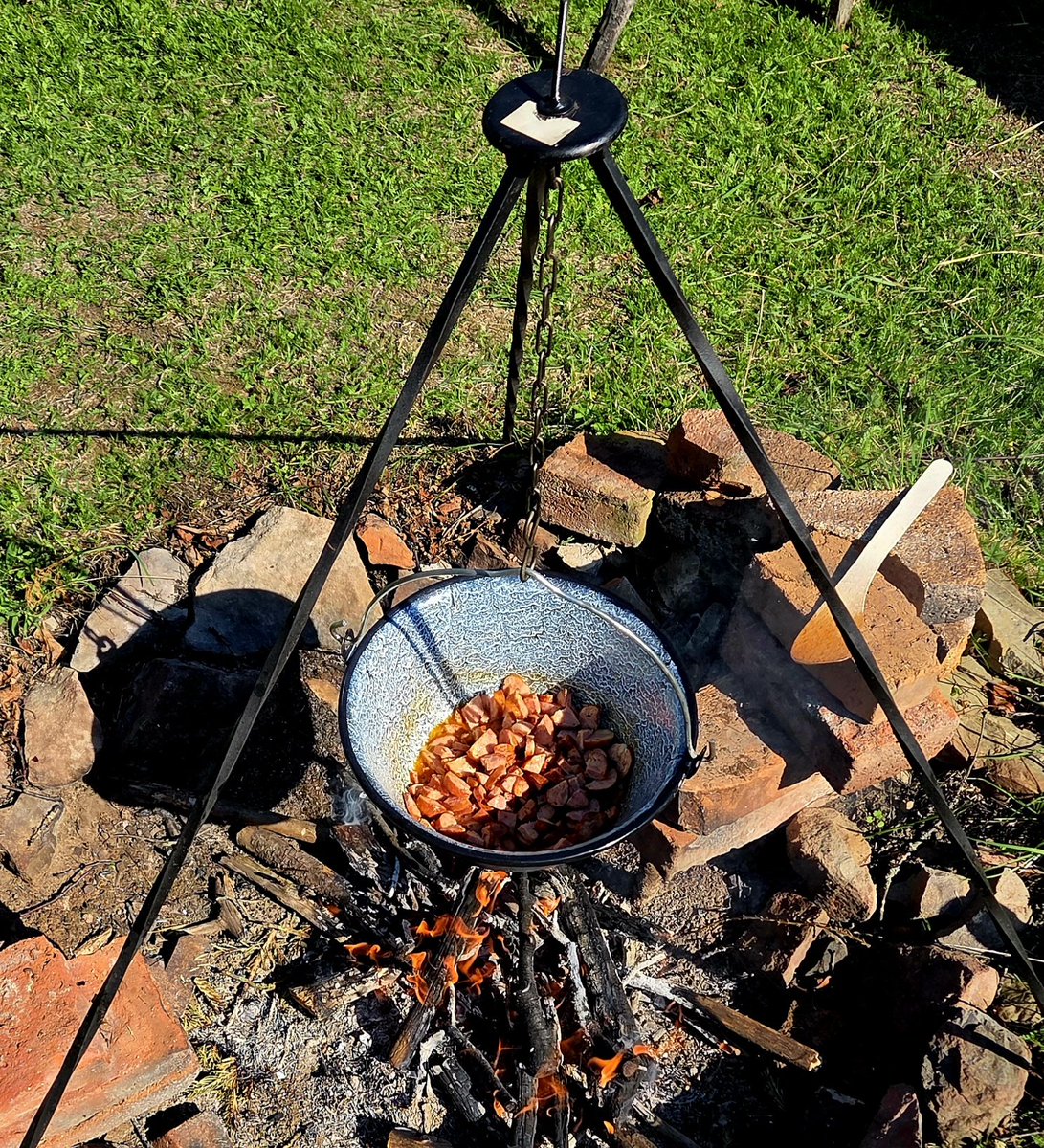 alanbutschek's tweet photo. Dnes je takový hezký kotlíkový den 😋 https://t.co/1Yhea6j9hj