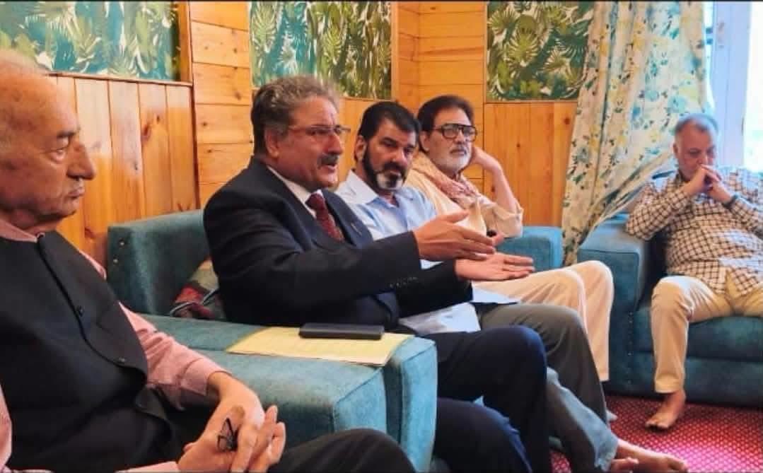 jkpdp's tweet photo. JKPDP President Ms. @MehboobaMufti today met with the delegation of Kashmir’s film fraternity led by Mushtaaque Ali Ahmad Khan, Founder & Director, Kashmir World Film Festival, who apprised me of the challenges confronting the local film industry and the concerns surrounding the recently held government-sponsored film festival.

The contribution of Kashmir’s filmmakers, artists and professionals cannot be overlooked. Established local initiatives and talent must be recognised and supported. I assured the delegation of my full support and will take up their legitimate concerns on appropriate platforms.