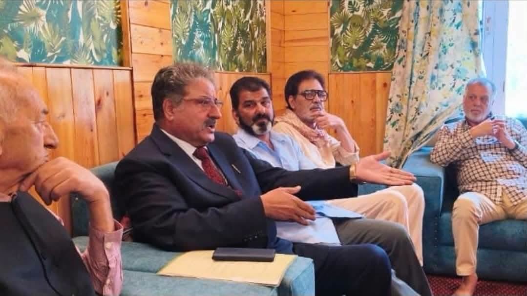 jkpdp's tweet photo. JKPDP President Ms. @MehboobaMufti today met with the delegation of Kashmir’s film fraternity led by Mushtaaque Ali Ahmad Khan, Founder & Director, Kashmir World Film Festival, who apprised me of the challenges confronting the local film industry and the concerns surrounding the recently held government-sponsored film festival.

The contribution of Kashmir’s filmmakers, artists and professionals cannot be overlooked. Established local initiatives and talent must be recognised and supported. I assured the delegation of my full support and will take up their legitimate concerns on appropriate platforms.