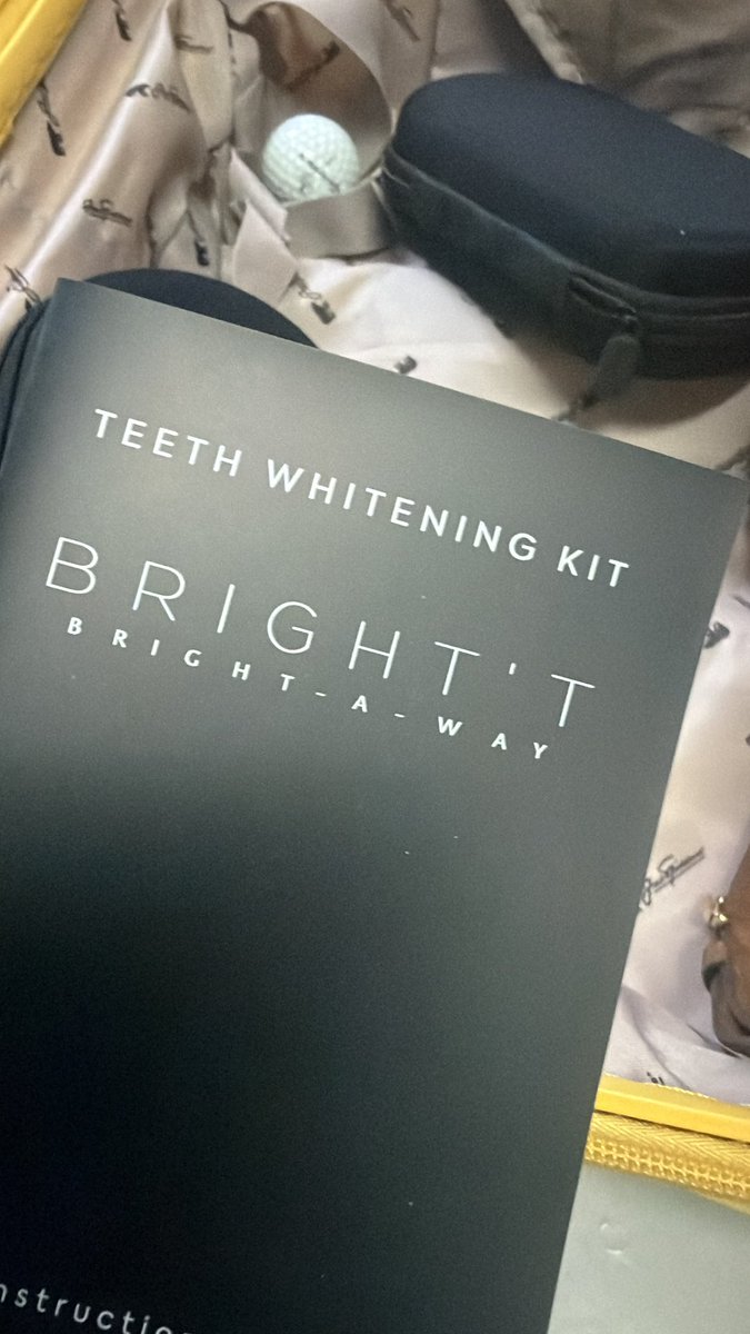 rosie_88i's tweet photo. my cousin gifted me this teeth whitening kit from USA Florida and I have just charged it and I am ready to try it later in the next video. 

It comes with a whitening liquid that you apply to the mouthpiece, then place it over your teeth. 

the device uses a light treatment to help whiten the teeth and make your smile look brighter.