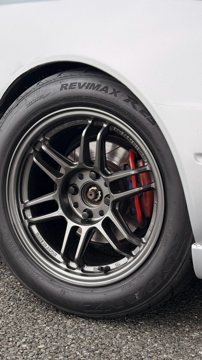 Kotaemon_AE111's tweet photo. 【New Style】
AME TRACER TM-02 RATIO
Color : GunBlack
Size : 15x8.0J+28 4/100(Front)
           15x7.0J+35 4/100(Rear)

SHIBATIRE R23 200R
Size : 225/50R15(Front)
　　　195/55R15(Rear)

念願の新作TM-02の15インチ✨
イイ感じのコンケイブ！超カッコいい😎

#AME
#TRACER
#TM02 https://t.co/Rb8hDnBK45
