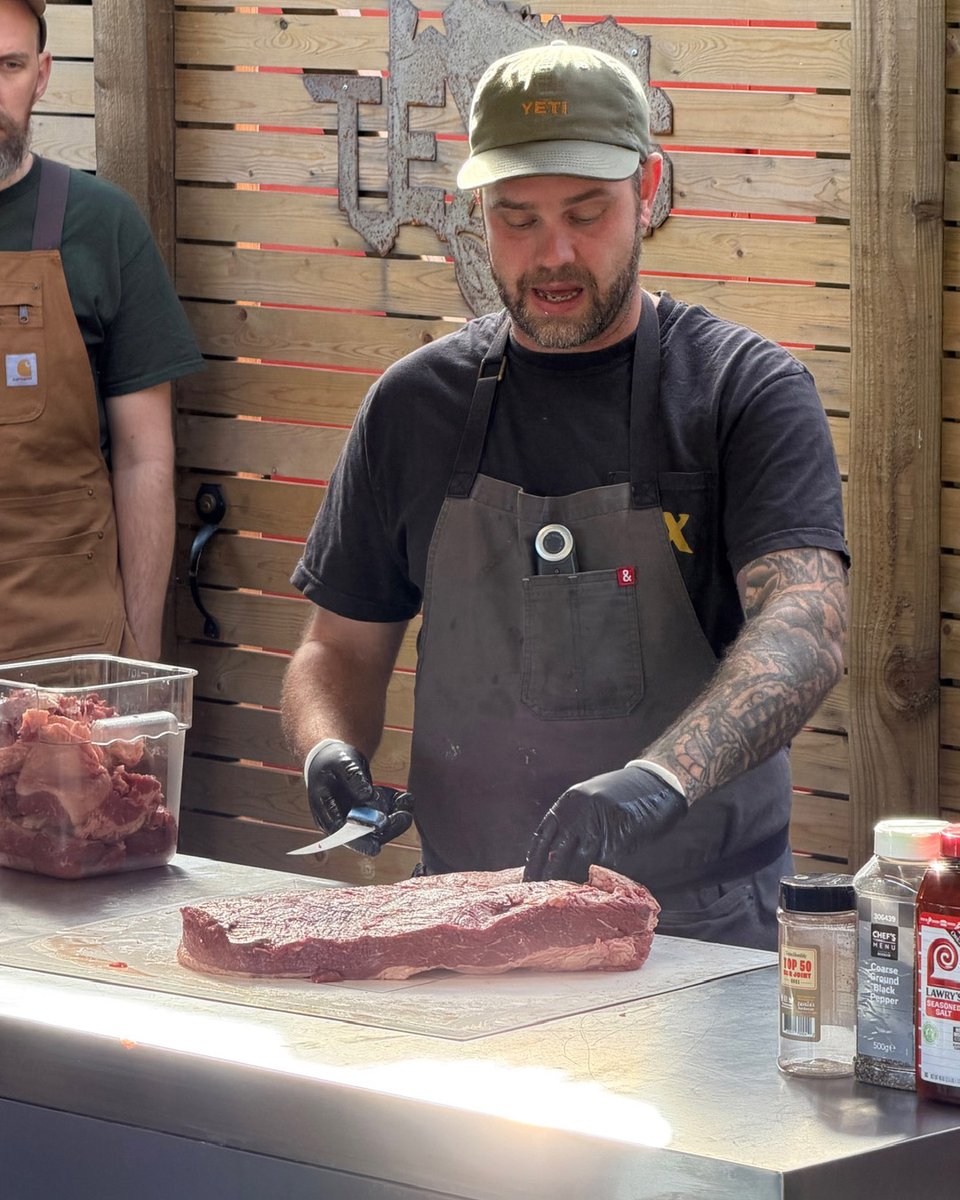 Socalbbqshop's tweet photo. Massive thanks to everyone who came to our Texas Masterclass with Dave McCormack aka Wilsons BBQ. 

View events: 
https://t.co/RleEoKxNvg 

#socalbbqshop #outdoorliving #bbq #food #fire #bbqclass #cookingclass #giftideas #texas #barbeque #cowboy #barbecue #brisket https://t.co/BNKjzYVvGr