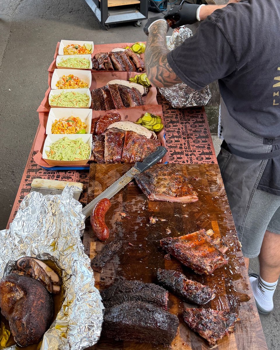 Socalbbqshop's tweet photo. Massive thanks to everyone who came to our Texas Masterclass with Dave McCormack aka Wilsons BBQ. 

View events: 
https://t.co/RleEoKxNvg 

#socalbbqshop #outdoorliving #bbq #food #fire #bbqclass #cookingclass #giftideas #texas #barbeque #cowboy #barbecue #brisket https://t.co/BNKjzYVvGr