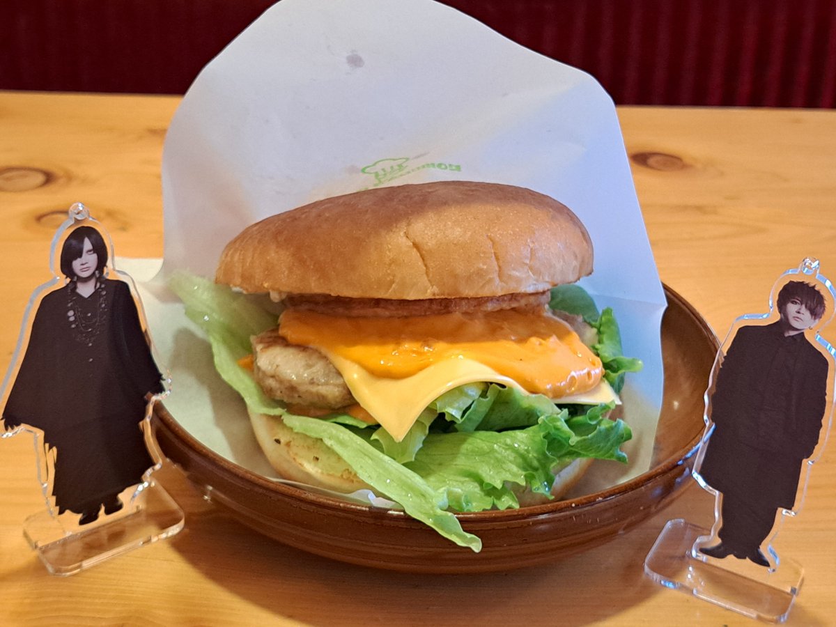 xIolitex's tweet photo. 午後ティー味の再現すごい。 https://t.co/j3nZaRRvrU