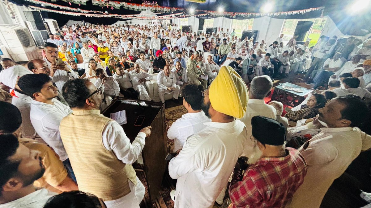 VarunMullana's tweet photo. आज यमुनानगर ग्रामीण के कार्यक्रम में मुख्य अतिथि श्री @DeependerSHooda जी एवं जिला अध्यक्ष श्री नरपाल गुज्जर,श्री देवेन्द्र सिंह, श्री लहरी सिंह पूर्व विधायक,श्री रमन त्यागी,मीडिया प्रभारी @Monikadoomrainc जी एवं अन्य नेतागण के साथ। https://t.co/8hv6FLfPfV
