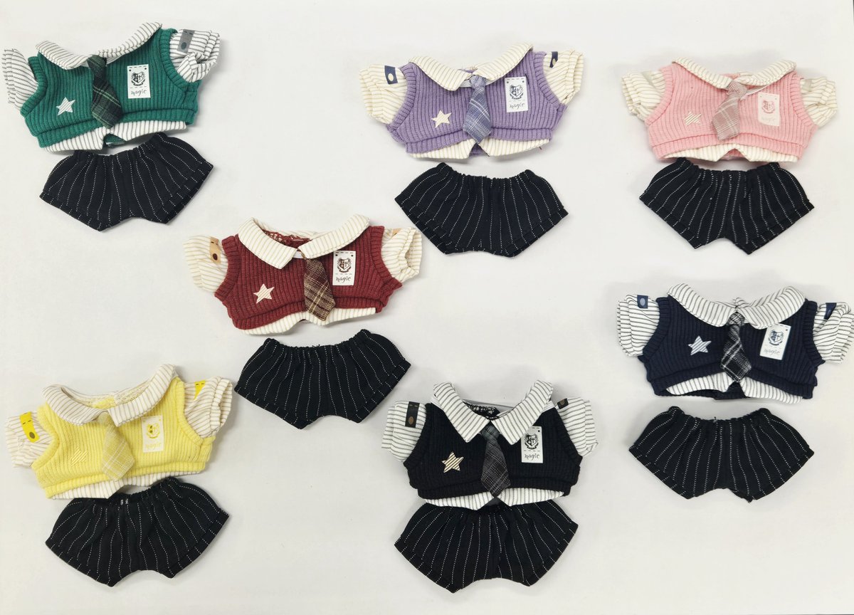 iseki_ikebukuro's tweet photo. 🎀地下1階リボンパーツからお知らせ🎀

【新商品！】

カラフルなニットベストにシャツ＆ネクタイを合わせた、レトロで可愛いセットアップ。色違いで楽しめる遊び心のあるアイテムです🩷

サイズ→約10cm～15cm
✨️お店でご試着出来ます

#推し活応援のお店   #推し活 #ぬい活    #ISEKI　#ぬい服 https://t.co/gJCqVHixJU