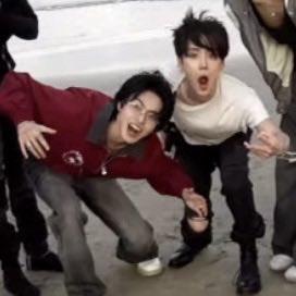 bub41e's tweet photo. 바보듀오머임 ㅜㅜ https://t.co/KRCCOwqn1L
