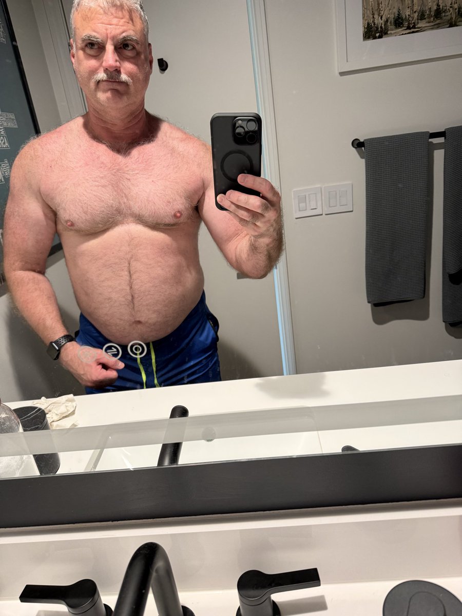 BeefyDutchDaddy's tweet photo. Bulge in my shorts. #bulge #daddybutt #gaydaddy #pecs https://t.co/EBGyg9xo4Z
