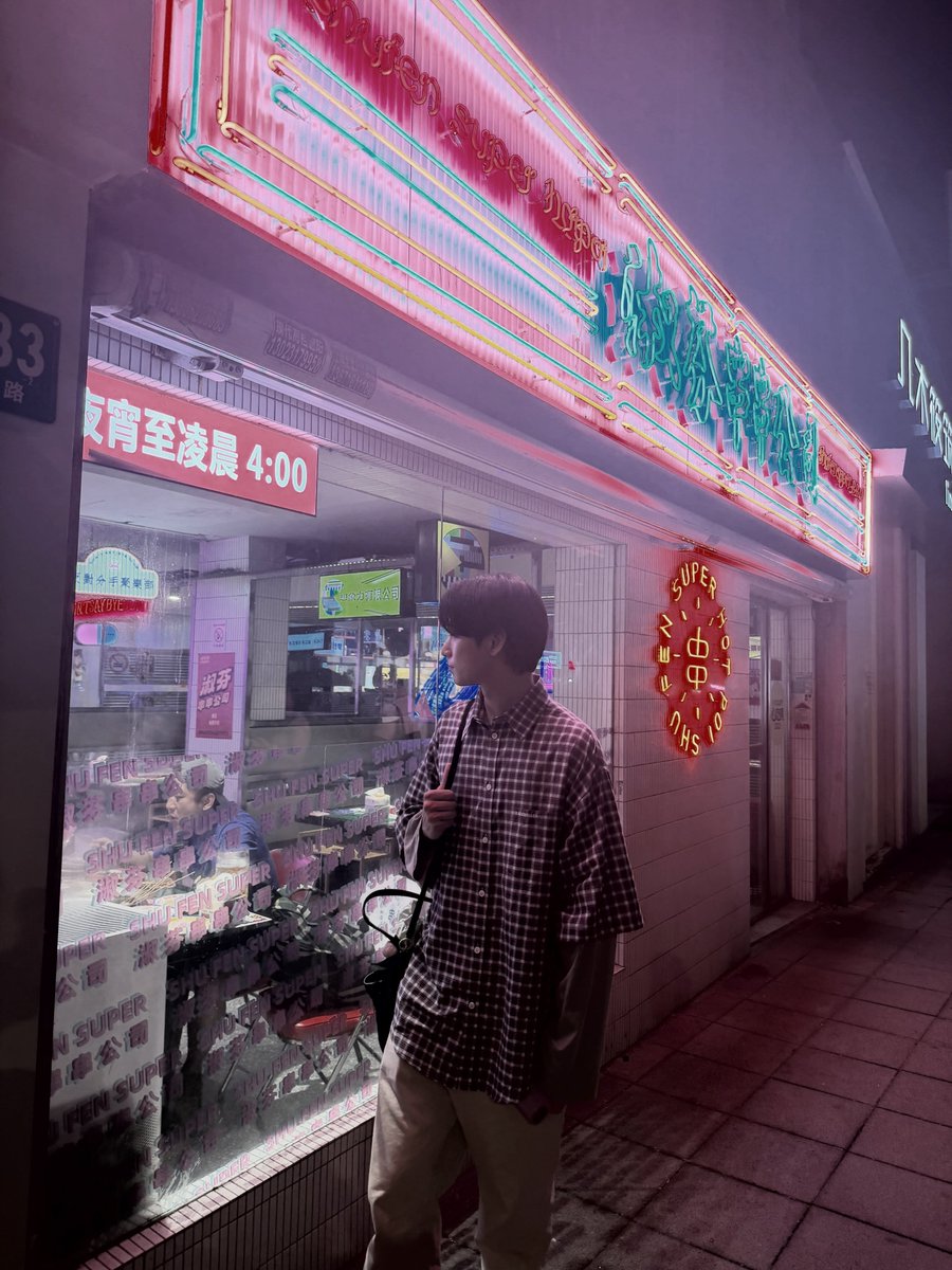 jjuyeonw's tweet photo. The city comes alive after dark. https://t.co/abyma3OtUM