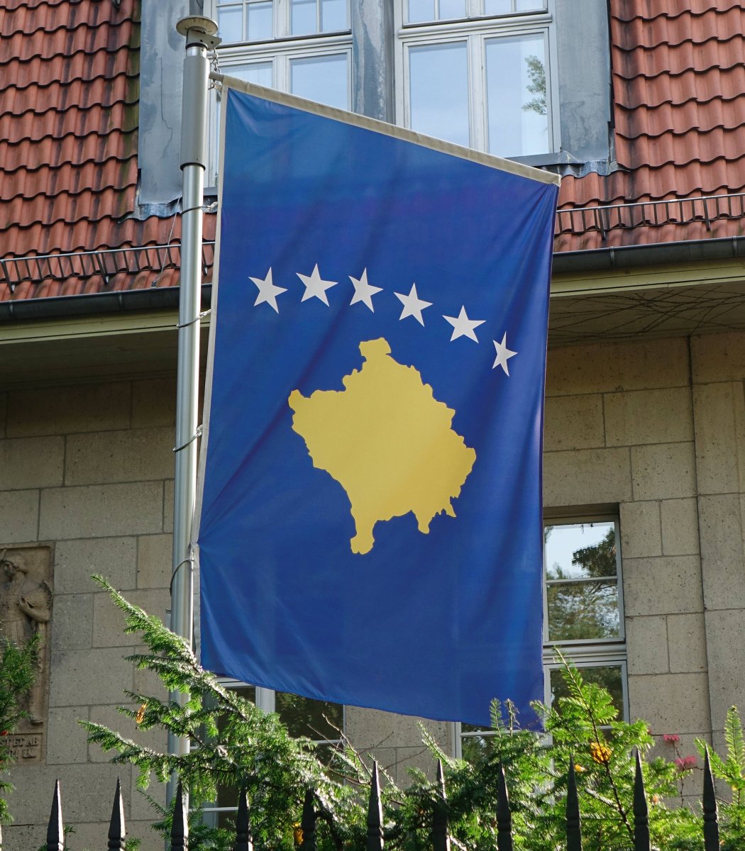 pubity's tweet photo. Kosovo has officially been cleared of landmines and unexploded bombs after a 27 year humanitarian mission.

Schools have been rebuilt, agriculture is thriving and life expectancy has risen from 58 to 78. https://t.co/0KLBdzfvdS