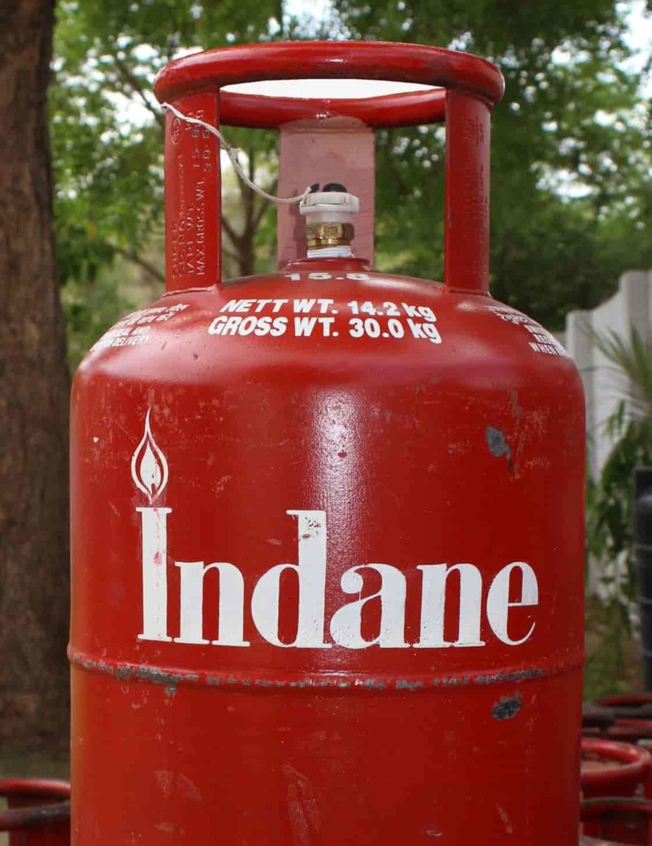 SystemKaSataya's tweet photo. @IndianOilcl के नीचे Yamuna Indane गैस एजेंसी
सरेआम भ्रष्टाचार कर रही है।
बिना इजाजत गैस कनेक्शन ट्रांसफर कर रही है
कॉल करने और कंप्लेन करने के बावजूद कोई रिस्पांस नहीं
मिल रहा है,सब के सब हाथ पर हाथ धरे बैठे हैं।
बिना OTP या लिखित अर्जी के यह फर्जीवाड़ा कैसे हुआ?🤔 @MoPNG_eSeva https://t.co/OdPRdo0MzB