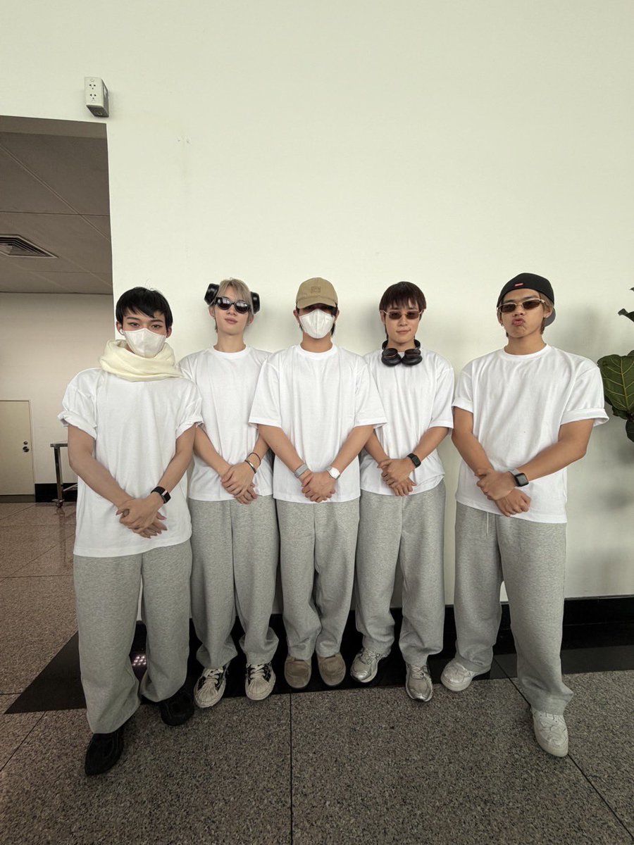 LYKNofficial's tweet photo. ผมกลับมาแล้ว!  🙌🏻🤍🫶🏻

#LYKN https://t.co/zmJY1X9mSr