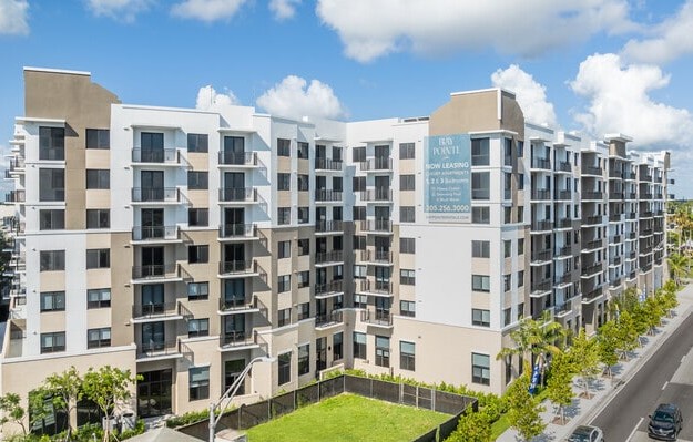 MultifamilyBiz's tweet photo. Alpaca Real Estate and Phoenix Realty Group Complete Acquisition of 269-Unit Bay Pointe Multifamily Community in Miami Submarket: MIAMI, FL - Alpaca Real Estate ( ARE ) and Phoenix Realty Group ( PRG ) announced that a joint venture… https://t.co/Dg4J0QGsJ2 #Multifamily #News https://t.co/cjPsYQyM5x