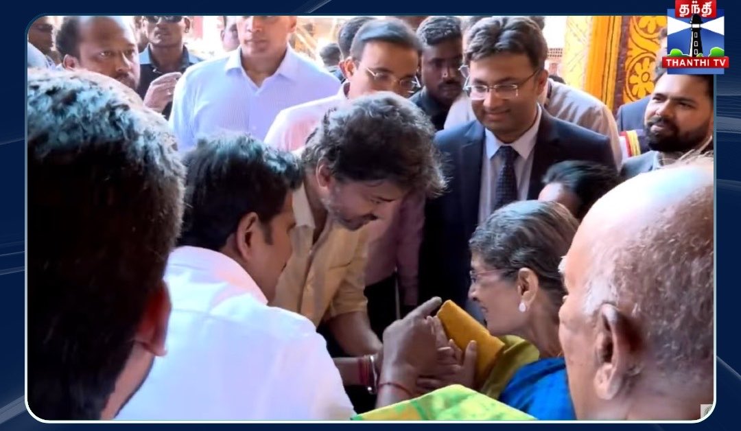 Ayyappan_1504's tweet photo. CM Vijay gets blessings from PTR's mom  ❤️

Irrespective of politics he getting blessings from a person who just criticised the govt a week before 🫡 https://t.co/KSqGNFVmVt