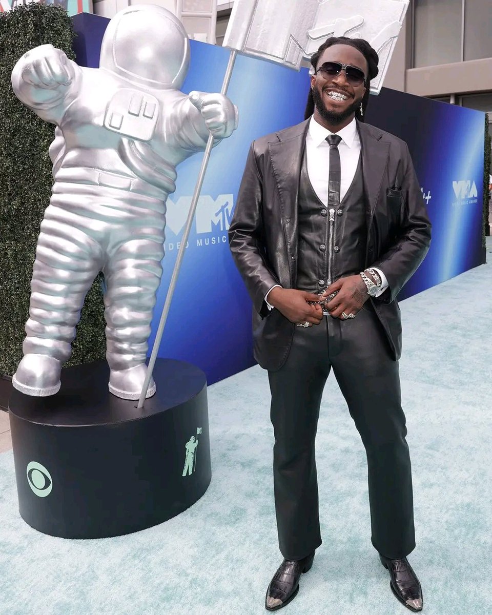 ITZSOLLYY's tweet photo. These stars are serving looks on the VMAs carpet! 🤩 🙌 Swipe to see more of the celebs on the carpet at this year's ceremony
Stella Quaresma of FLO,Chloe Bailey, Jorja Douglas of FLO and Renée Downer , Shaboozey, Tyla, PinkPantheress, ETC #VMAs #tyla #pinkpantheress #chloevailey https://t.co/ZE9MM3kyTd