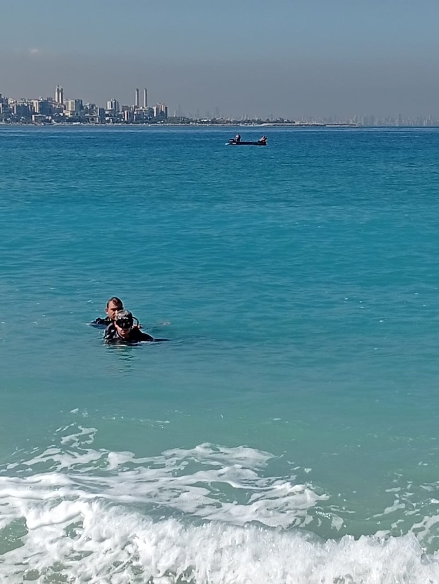 MissionDefLiban's tweet photo. La 🇨🇵 accompagne les Forces Maritimes 🇱🇧 dans la consolidation de leurs capacités amphibies. 
Durant une semaine, les marins libanais ont ainsi pu parfaire leurs savoir-faire aux techniques de reconnaissance de plage destinée aux engins amphibies.
#Marine #DCSD #CECMED #ALFAN https://t.co/RKfaOBjw7S