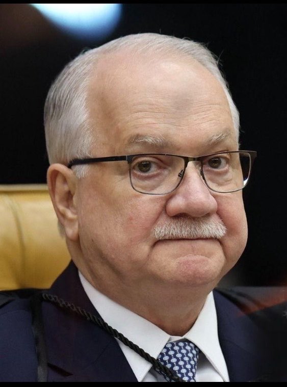 Pri_usabr1's tweet photo. Kassio Nunes Marques, presidente do TSE, se reúne com Fachin nesta segunda.

A pauta: Flávio Dino e Gilmar Mendes montaram um TSE paralelo e decidem matéria eleitoral fora do tribunal da eleição.

Quer que Fachin barre a manobra https://t.co/kV964vveNO