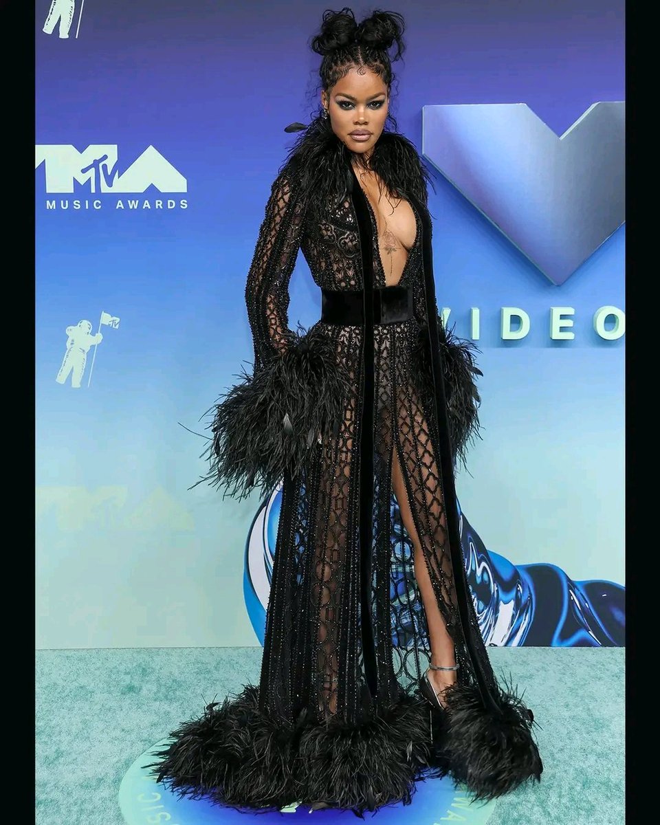 ITZSOLLYY's tweet photo. #VMAs https://t.co/3we1QBGuCn