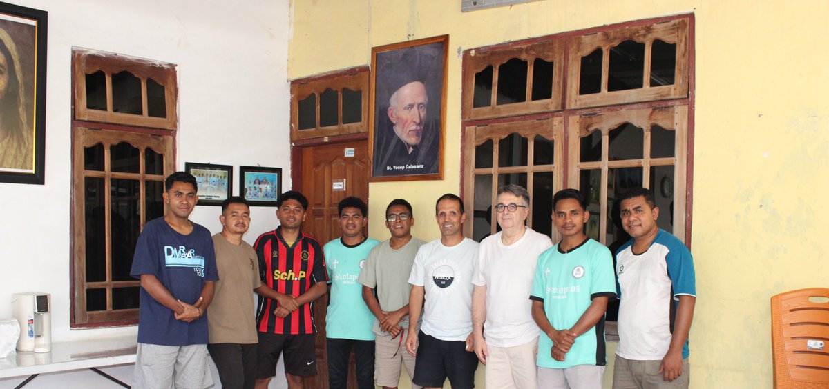 EscolapiosBTN's tweet photo. Del 24 al 27 de septiembre de 2026, los PP. Paco y Alejandro visitaron la Comunidad Virgen de los Ángeles de Kupang, en el marco de su viaje a Atambua para participar en la ordenación sacerdotal de Roberto. https://t.co/K9oay0C9nk https://t.co/WXb8pYyObb
