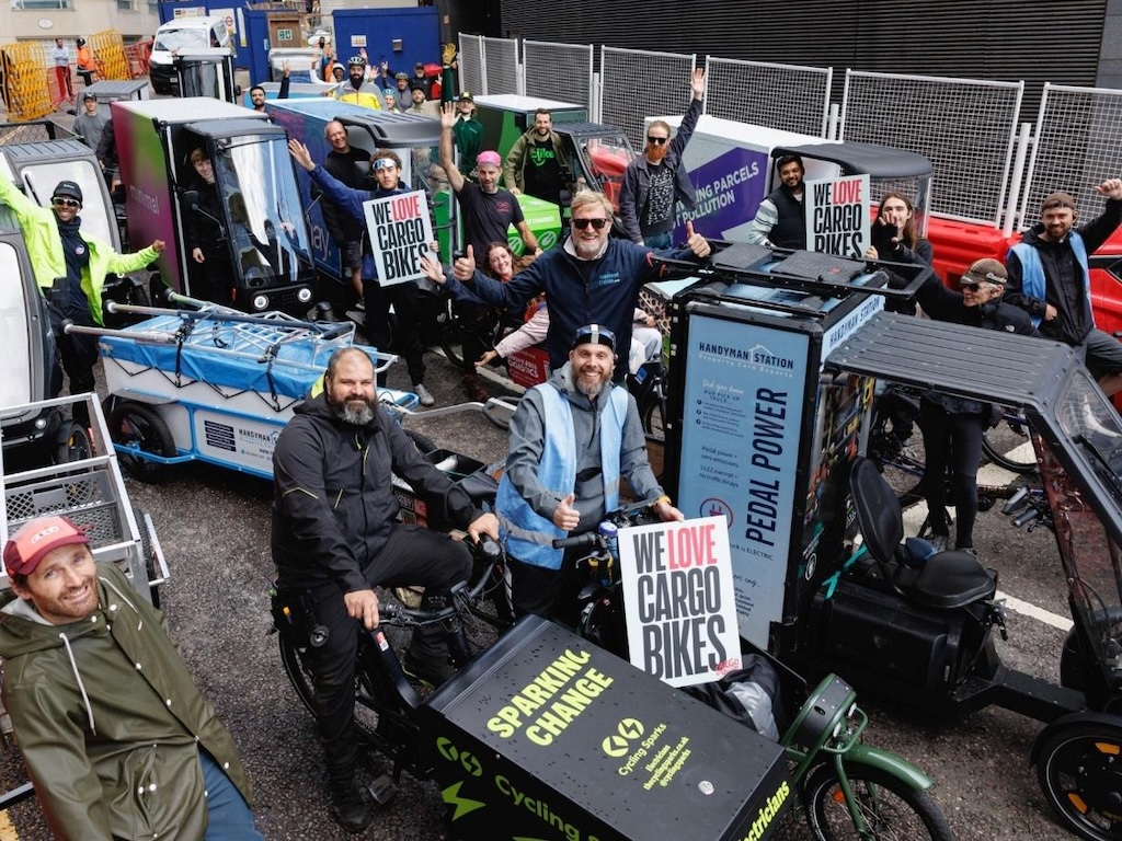 VanFleetWorld's tweet photo. Mass cargo bike convoy demands Dutch-style zero-emission zone for London freight
A major cargo bike convoy is taking place in ce...
https://t.co/FwnwtX0FC7
#News #Cargobikeconvoy #CleanCities https://t.co/9zrB4tTBDk