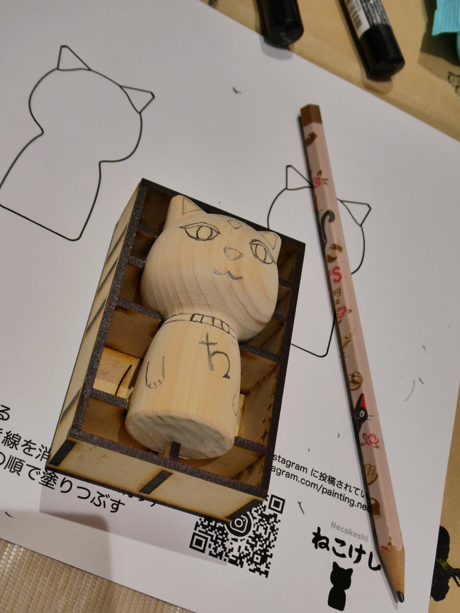 debo6486's tweet photo. こんな感じで製作。ポスターカラーでこんなに綺麗な絵付けができるとは思わなかった。 https://t.co/SFCiB6ET8q