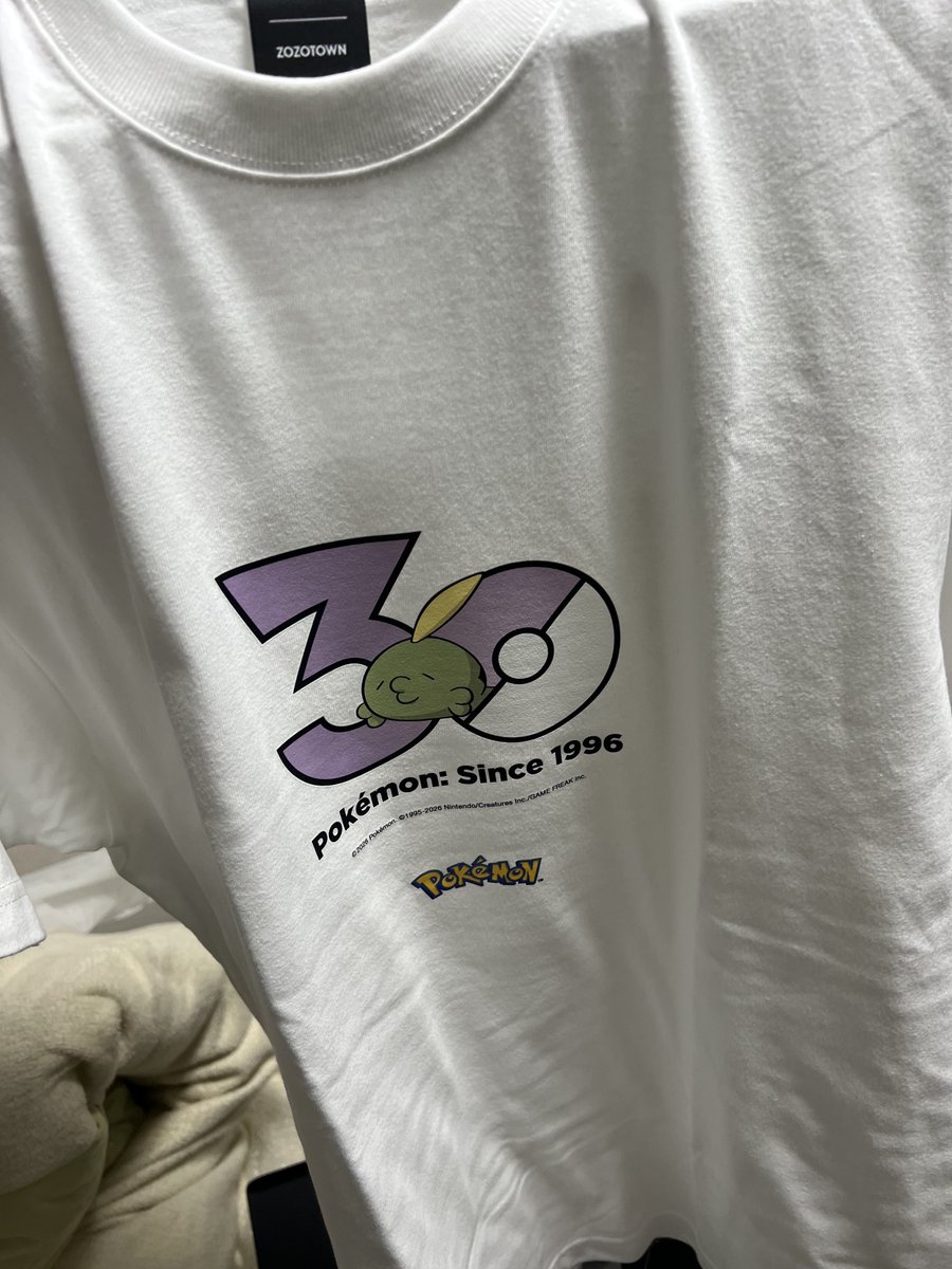 ribe_1211's tweet photo. zozoのポケモン30周年Tシャツ
めっちゃいい！
白だしこれは着れないかなー
ちなみにゴクリン買いました https://t.co/4QRKBxWue0