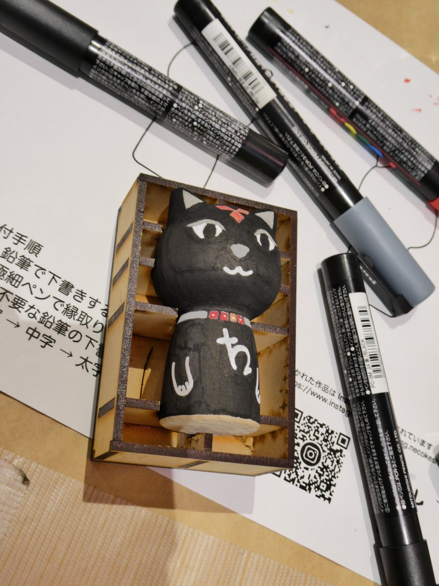 debo6486's tweet photo. こんな感じで製作。ポスターカラーでこんなに綺麗な絵付けができるとは思わなかった。 https://t.co/SFCiB6ET8q