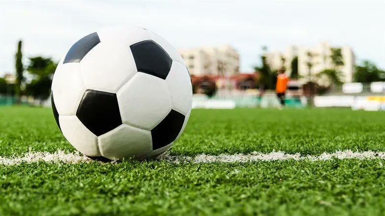 JewishLives1's tweet photo. During soccer match: Irish players refuse handshakes with Israel, bow heads during anthem ...Follow https://t.co/zJVf2fGfuJ for more. https://t.co/NoYOodbLHW #AmYisraelChai #NeverForget #FightAntisemitism #NeverAgain #Israel #IsraelUnderAttack #StandWithIsrael #EndAntisemitism #WeRemember #EducateToEradicate #TruthMatters #IsraelStrong #StopJewHate #JewishVoices #WeStandWithIsrael #JewishLivesMatter #BringThemHomeNow #StandWithJews