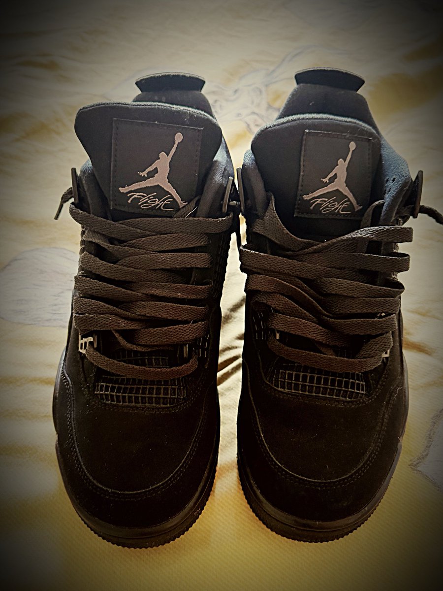 JazperBlueII's tweet photo. What time is it? 

SNEAKERS 👟 Time!!

Got a couple of new awesome pairs:

Jordan 4  “Black Cat”
Nike Blazer mid ‘77 “Black/white”

Thanks @Sneakerdom19 for sorting me out, the best sneakers guy ever!! 

#sneakers #nike #sneakerpup https://t.co/8A32wec8Uj