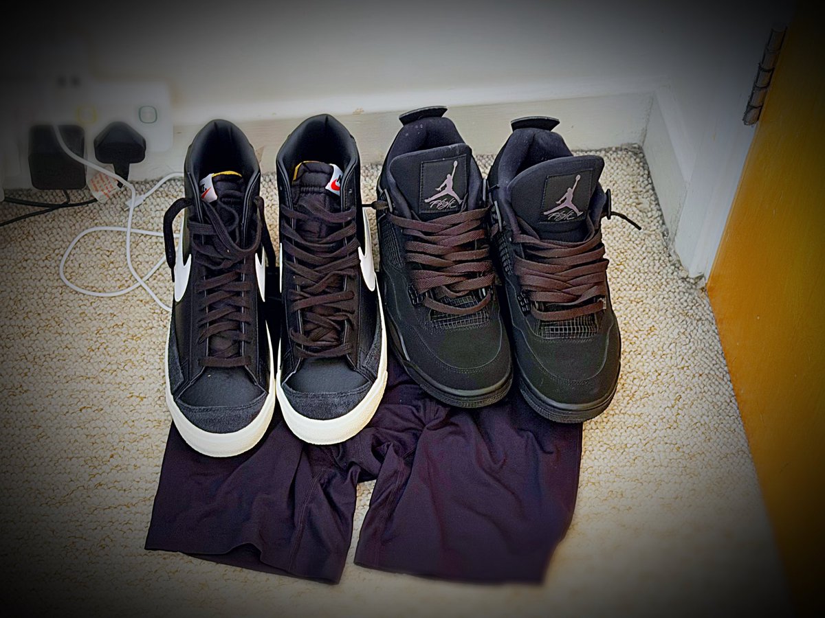 JazperBlueII's tweet photo. What time is it? 

SNEAKERS 👟 Time!!

Got a couple of new awesome pairs:

Jordan 4  “Black Cat”
Nike Blazer mid ‘77 “Black/white”

Thanks @Sneakerdom19 for sorting me out, the best sneakers guy ever!! 

#sneakers #nike #sneakerpup https://t.co/8A32wec8Uj