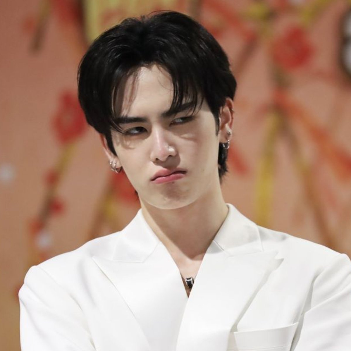 nniearchive's tweet photo. PASUTRI MAGANG — A #PerthSanta One-Shot AU

"Mas tuh makin hari makin ganteng. Sedangkan aku makin jelek. Mas pasti udah nggak selera kan liat aku?"

📌 Serie 16 : Insecurity, Kemeja Tenda, dan Suami yang Terlalu Ganteng https://t.co/kCA4LV0aQF