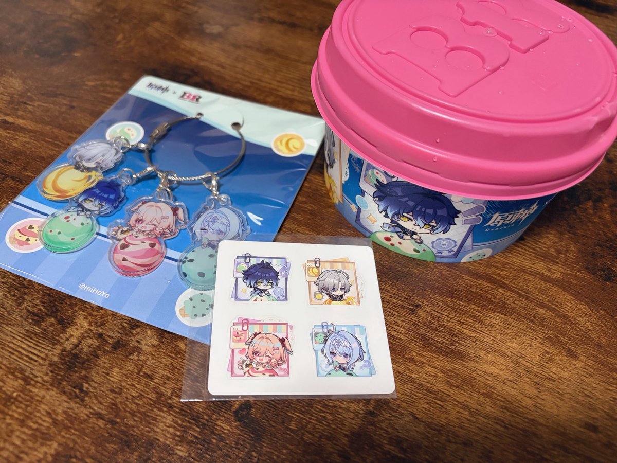 ffayu's tweet photo. 追加アイス受け取ってきた🍨

今日からの特典ピックってランダムのシールと違って4キャラセットだったのね、なんか得した気分😋
アイスも気になってたお味なので楽しみ✨
#サーティ���ンで原神6周年をお祝い 
#原神 https://t.co/TVEi5CT4dM