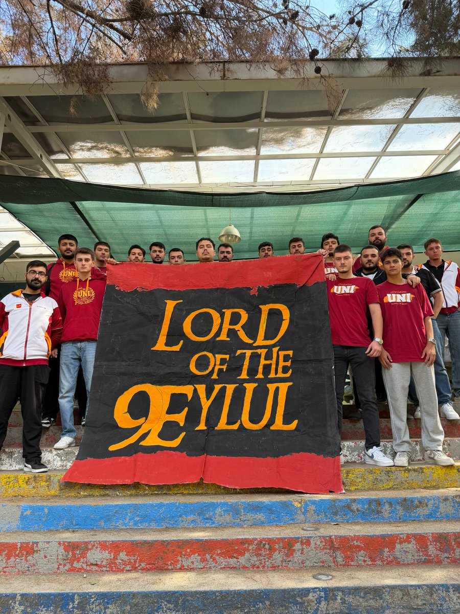 uAUNIDokuzEylul's tweet photo. KAMPÜSLERİN KALBİNDE,  GALATASARAY'IN PEŞİNDE! 

2026-27 dönemi standımızı Tınaztepe UnivercityPark'ta gerçekleştirmiş bulunmaktayız. 

#ultrAslanUNI 
#uAUNIDokuzEylul https://t.co/LhhxhmsTNM