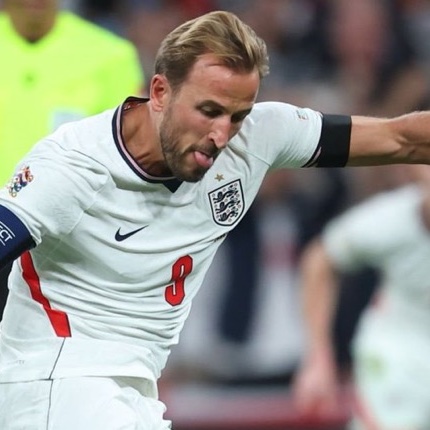 TouchlineX's tweet photo. 🚨🗣️ 𝗡𝗘𝗪: Helena Condis (@COPE): “There is a feeling that Lamine Yamal got the better of Harry Kane in their head-to-head battle.”

“Lamine is optimistic because he has a lot of confidence in himself.” https://t.co/SxLM9g2Gsr