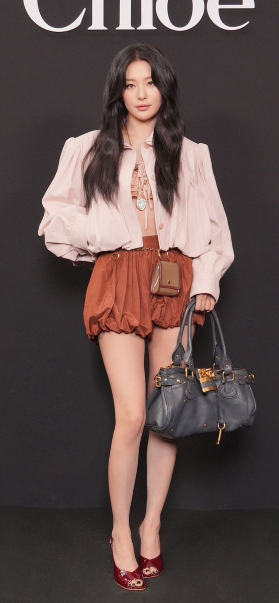 ksgdinas's tweet photo. bringing back seulgi at fashion week https://t.co/wHfExjoVRc