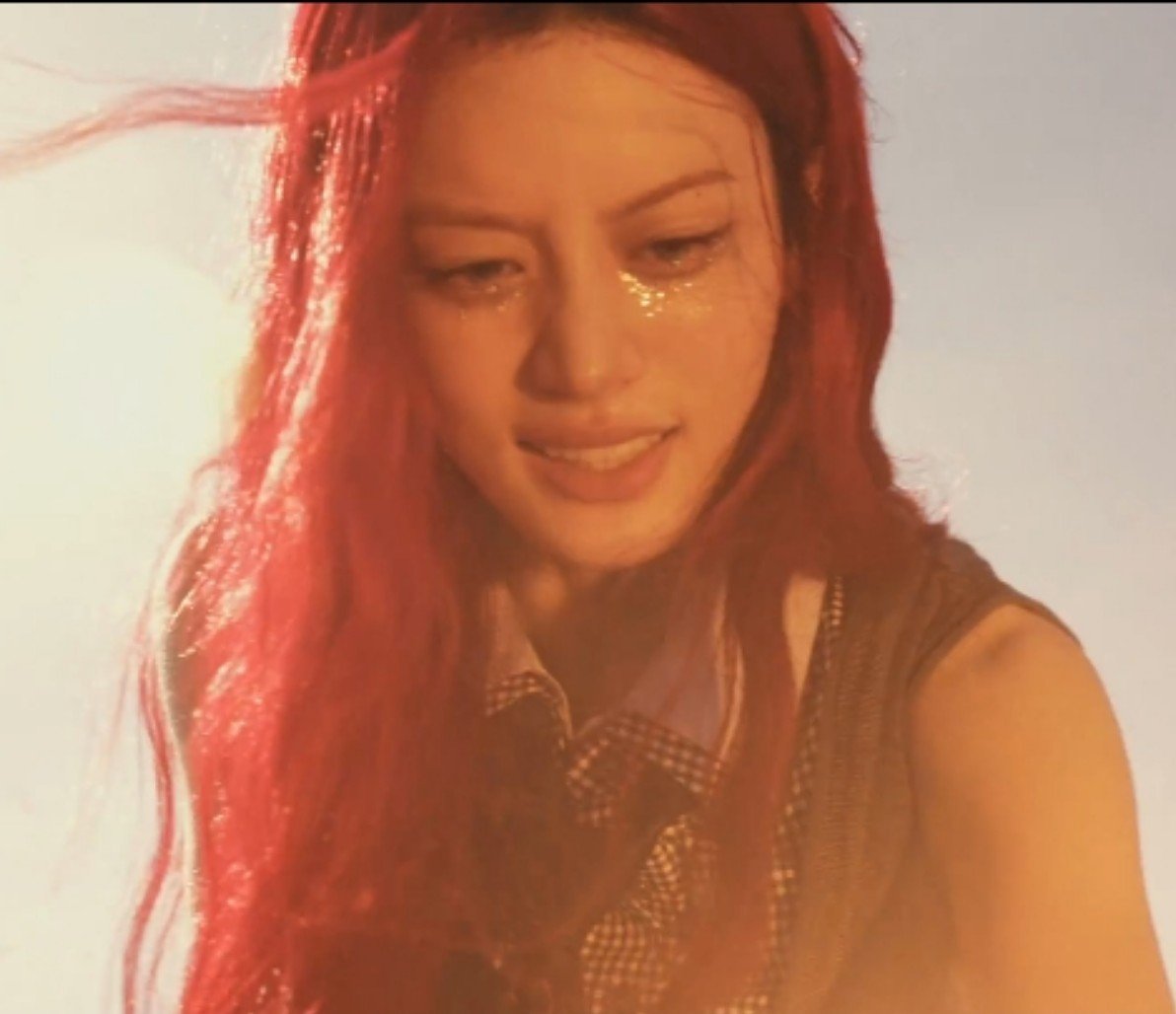 thebaseillit_'s tweet photo. MINJU debuts with red hair  for “BREAK EVEN”. https://t.co/aZbo4TvhCF
