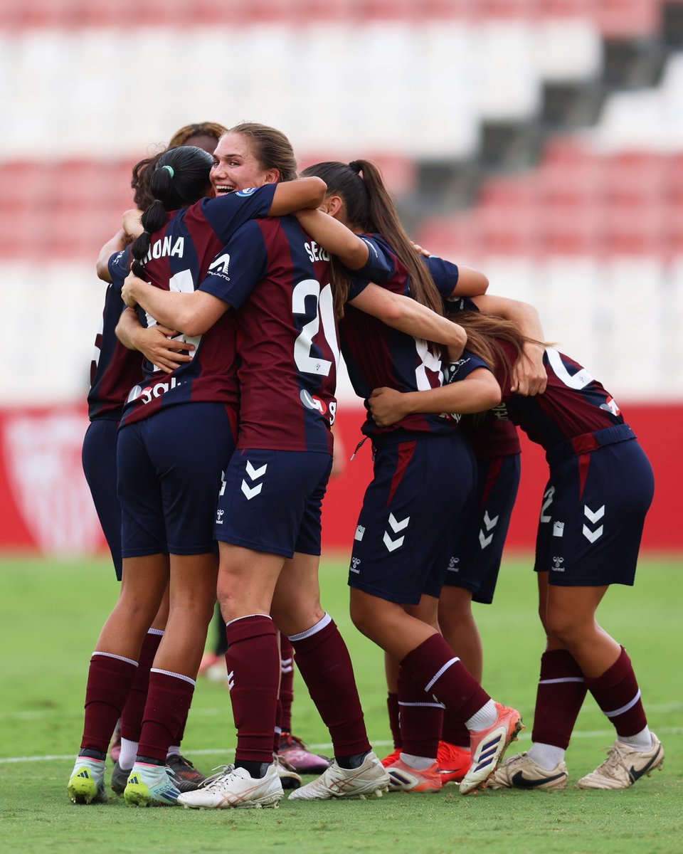 SDEibar's tweet photo. ¡𝗧𝗥𝗘𝗦 𝗣𝗨𝗡𝗧𝗔𝗭𝗢𝗦! ❤️‍🔥

#EibarFem | #BetiArmaginak⚔️ https://t.co/3x8mjS0vlA