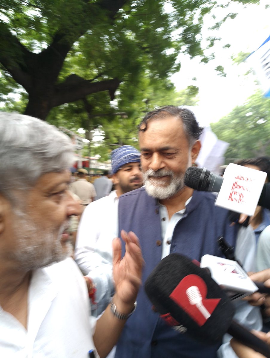 _YogendraYadav's tweet photo. आज दोपहर संसद मार्ग थाने जाकर 2 अक्टूबर को जंतर-मंतर पर प्रस्तावित प्रदर्शन की सूचना दी।

इसी सिलसिले में प्रेस क्लब ऑफ इंडिया में पत्रकार वार्ता कुछ ही देर में। https://t.co/Ckhsk9ktVW