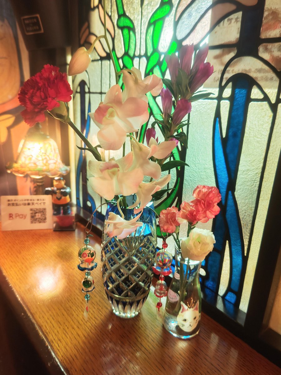 TwoDreams323's tweet photo. 今週もまったりと夢二は20時〜3時頃
《今週のシフト》
㈪〜㈮女将で通し
㈯ﾚﾝﾀﾙﾊﾞｰ・あんり(時間帯は前日に！)
㈰日曜夢二・BONちゃん・15時〜深夜
今週土曜日から始まるﾚﾝﾀﾙﾊﾞｰあんり
こちらもよろしくです。時間帯は金曜日にお知らせします。
「桃色女優図鑑」も10/2㈮スタート！ https://t.co/qVmZWPvsiO
