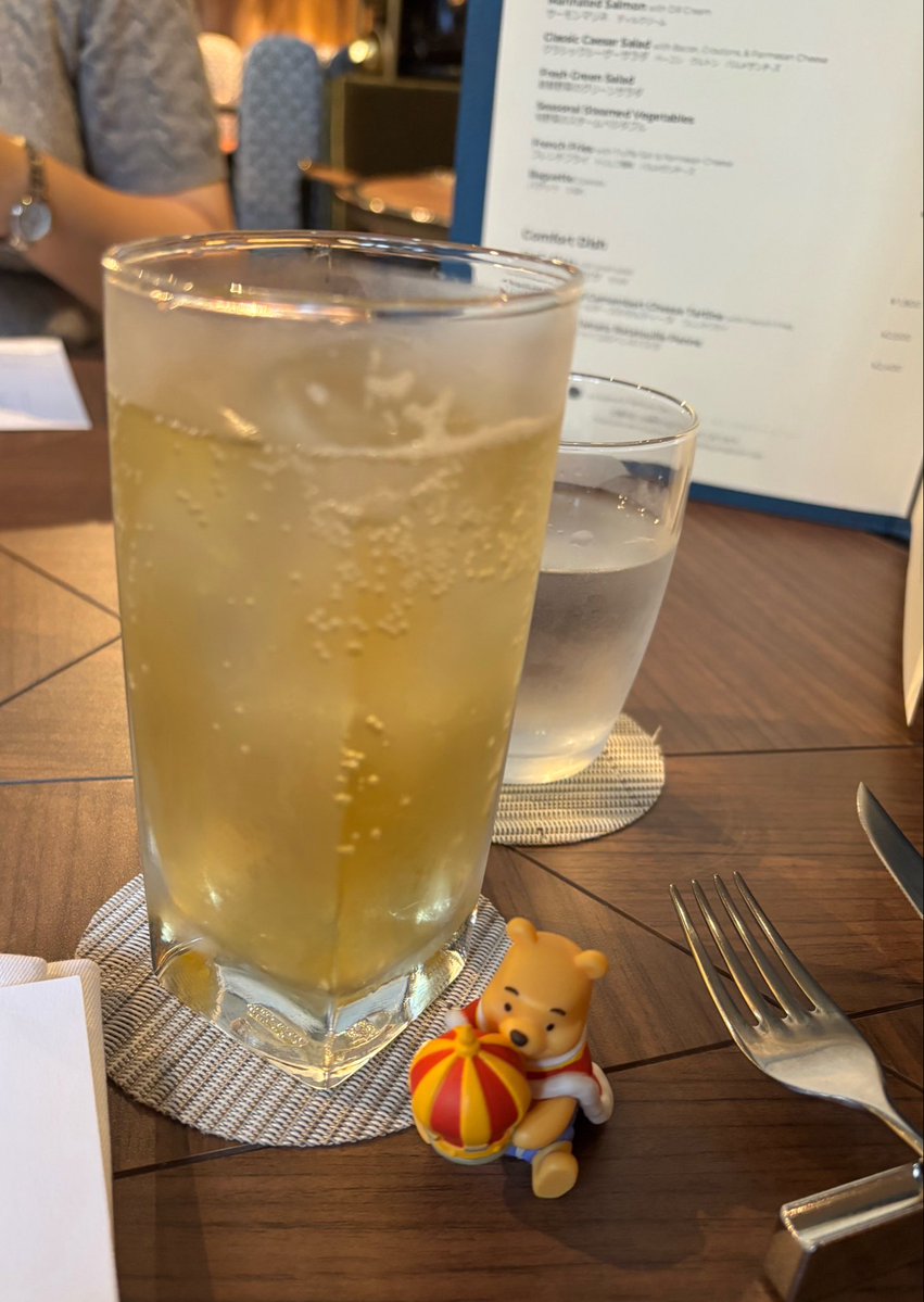 tono_bd's tweet photo. お友達と十二国記の展示見て飲んで食べてしてきた。
チャコットの展示綺麗だったからパシャってきたけど、まずオデット！！ってなってた。 https://t.co/gAhyy82txy