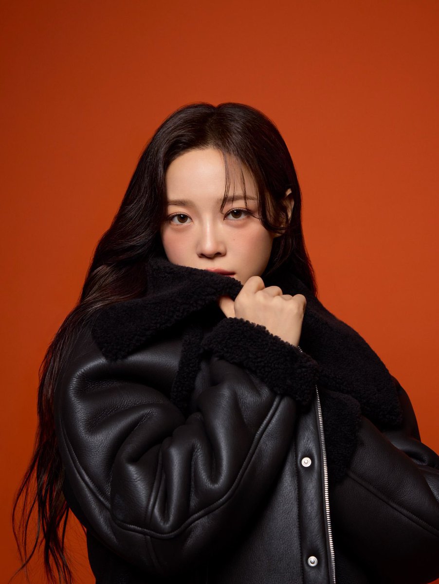 sesangmountain's tweet photo. The visual power she holds with captive gaze in this Marie Claire shoot is insane
#KIMSEJEONGxLONGCHAMP 
#KIMSEJEONG https://t.co/O0VDawSTlZ