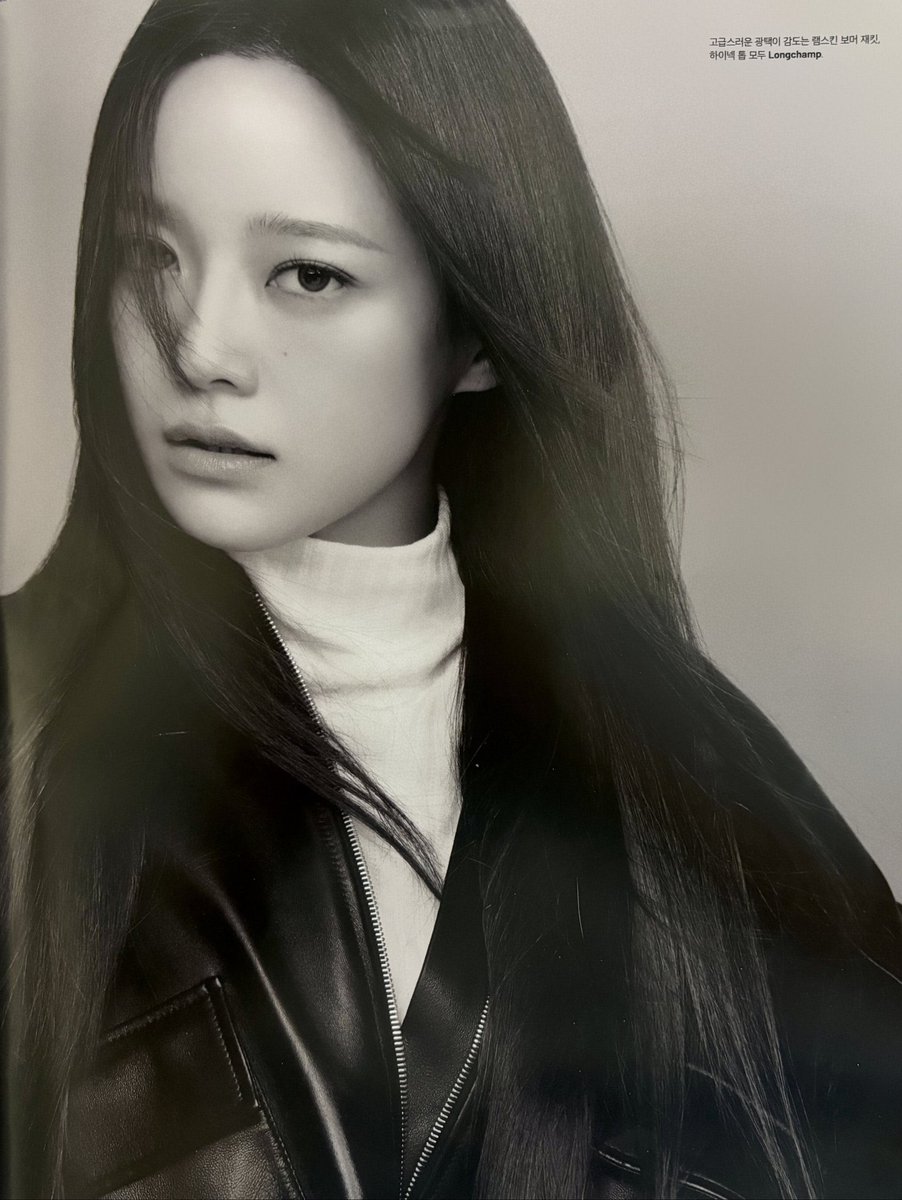 sesangmountain's tweet photo. The visual power she holds with captive gaze in this Marie Claire shoot is insane
#KIMSEJEONGxLONGCHAMP 
#KIMSEJEONG https://t.co/O0VDawSTlZ