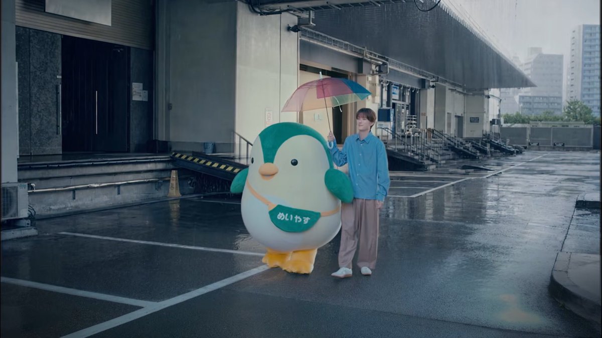 Nq2jO's tweet photo. ぺんたん(❓)と相合傘する柔太朗守りたすぎるだろ https://t.co/gHElauGgAl
